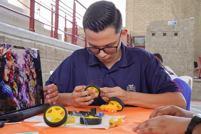 COLEGIO COMFACESAR SEDE DEL TORNEO SET VEINTIUNO DE ROBOTICA