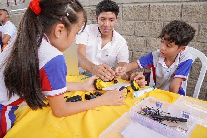 COLEGIO COMFACESAR SEDE DEL TORNEO SET VEINTIUNO DE ROBOTICA