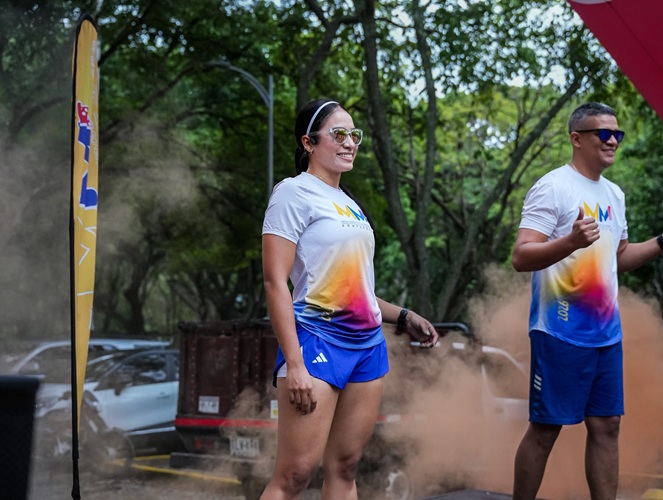 LA MEDIA MARATÓN DE LA INDEPENDENCIA PRESENTÓ LA CAMISETA QUE LUCIRÁN CIENTOS DE CORREDORES EN LA EDICIÓN 2026