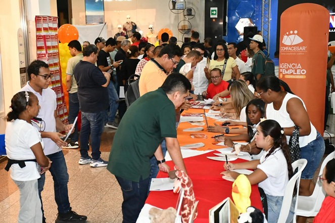 MÁS DE 400 PERSONAS ATENDIDAS POR COMFACESAR EN LA QUINTA FERIA DE INCLUSIÓN LABORAL