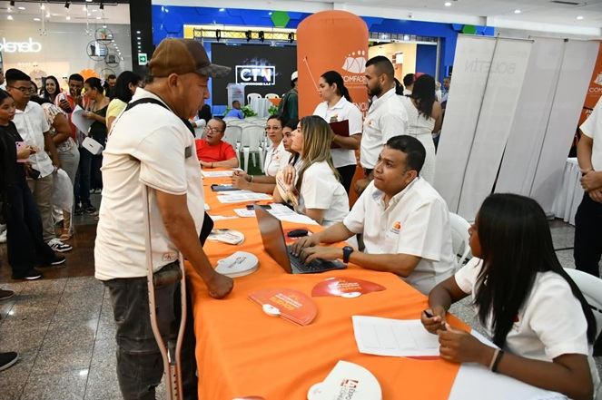 MÁS DE 400 PERSONAS ATENDIDAS POR COMFACESAR EN LA QUINTA FERIA DE INCLUSIÓN LABORAL